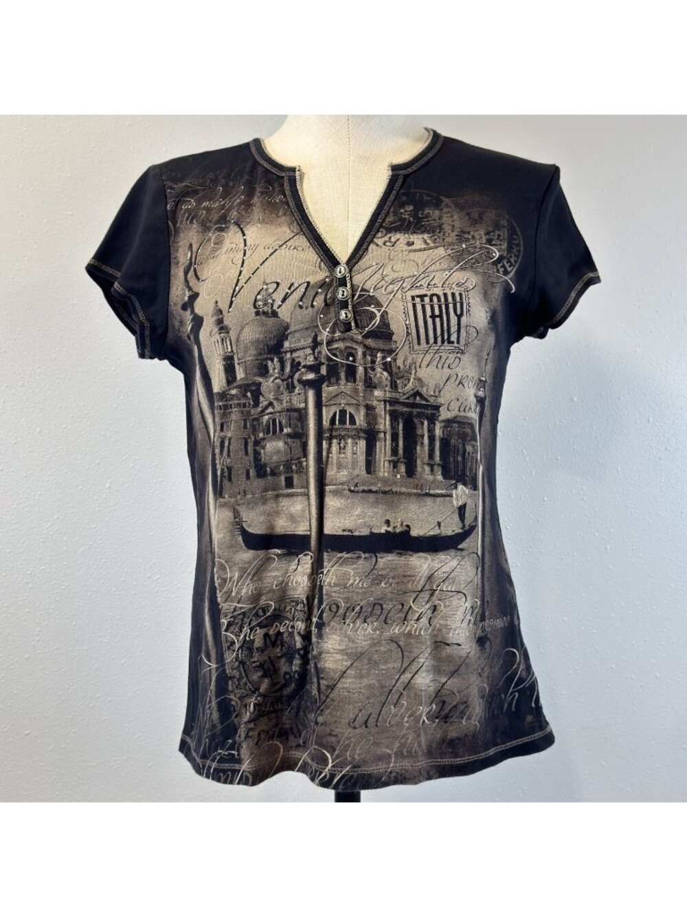 Blue Canyon Graphic Print Top Womens Sz XL Black Short Sleeve V-Neck 100% Cotton